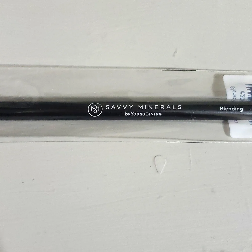 Savvy Minerals YL blending brush NWT NIP